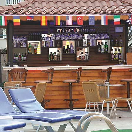 Primera & App מלון דירות אלאניה